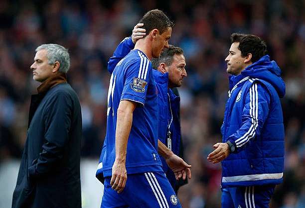 LONDON, ENGLAND - OCTOBER 24:  Nemanja Matic (2nd L) of Chelsea walks past Manager Jose Mourinho (1st L) after being shown a red card during the Barclays Premier League match between West Ham United and Chelsea at Boleyn Ground on October 24, 2015 in London, England.  (Photo by Clive Rose/Getty Images)